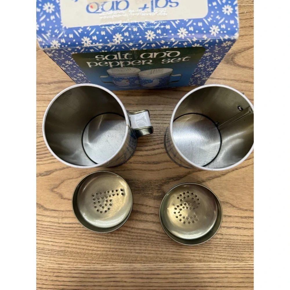 Vtg Goose Chicken Floral Salt & Pepper Shakers Set, Blue/White Handles Metal